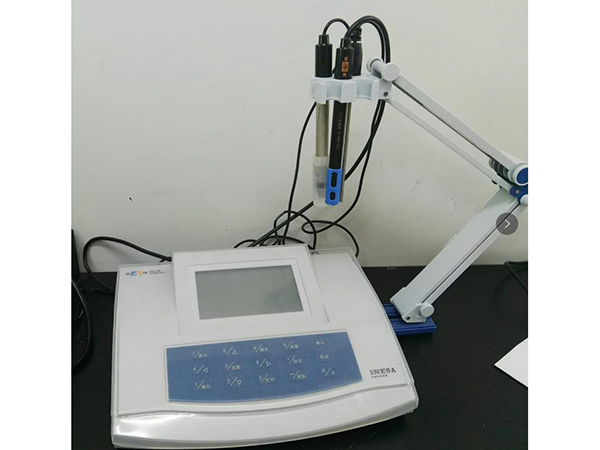 多参数系列分析仪(PH、溶解氧、电导率、氟化物)